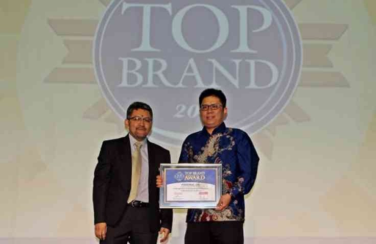 Konsisten Tingkatkan Kualitas dan Pelayanan Pada Konsumen, Federal Oil Raih Top Brand Award 2017